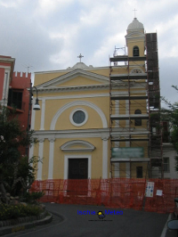 Fulmine Taglia Di Netto Un Lato Del Campanile Della Chiesa A Barano D